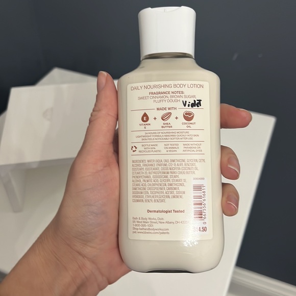 Bath & Body Works 8 fl.oz Body Lotion Bundle of (2) Body Lotions - Picture 4 of 4